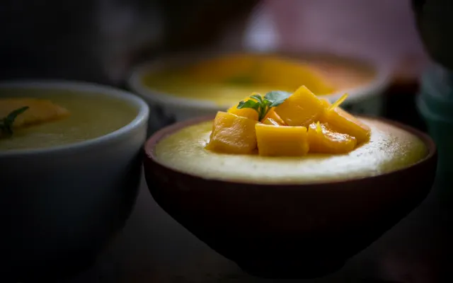 Mango pudding in small bowls