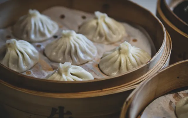 Dumplings in a bamboo steamer