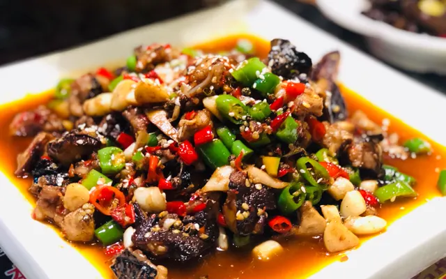 Szechuan style stir-fried pork with peppers